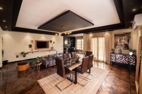 The Bold Parisian House - Steps From The Best Mall in Cairo